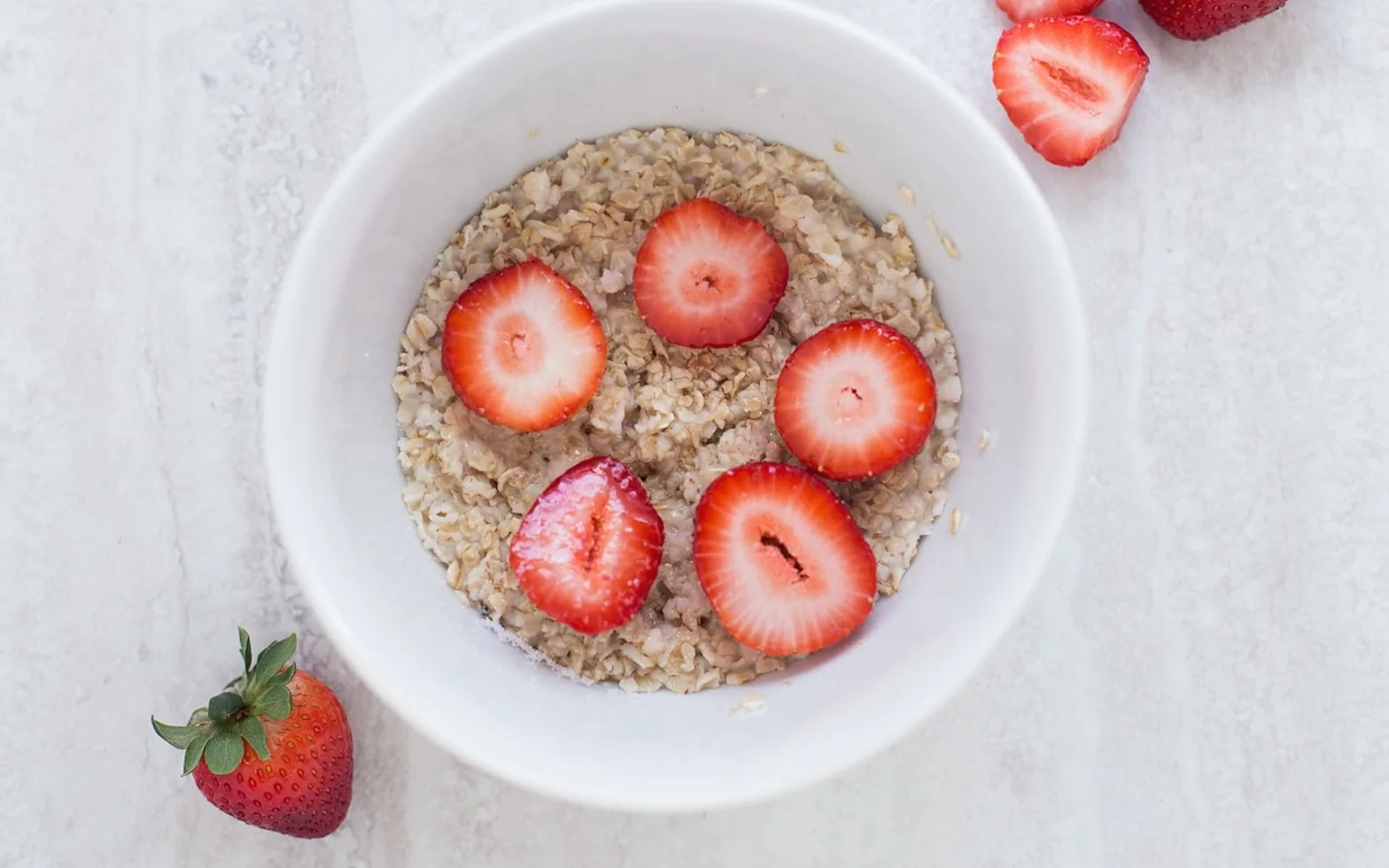 Oatmeal, cereals and strawberries